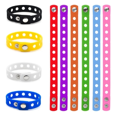 18cm Long Silicone Sports Bracelet with Moulding Service and Customized Ornament