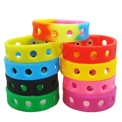 18cm Long Silicone Sports Bracelet with Moulding Service and Customized Ornament