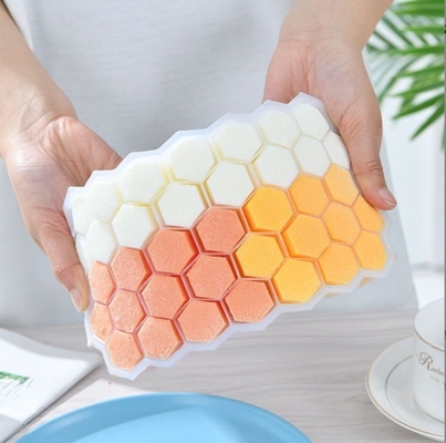 Sustainable Ice Cream Makers Hot Foldable 37-Cavity Honeycomb Silicone Ice Tray with Lid